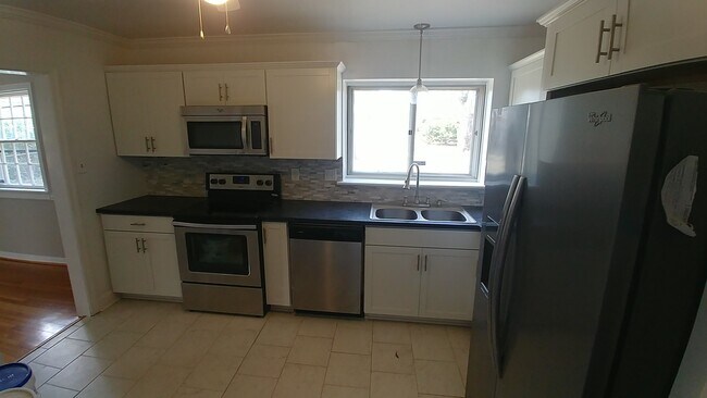 Building Photo - 4 BR/ 2 BA Newly Renovated Tri level in Wi...