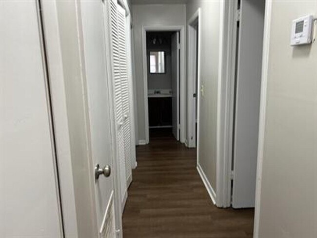 Foto del edificio - 220 Garden Cir