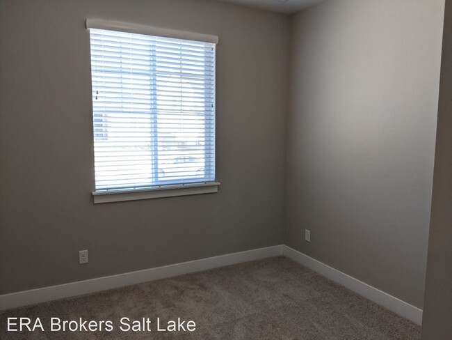 Building Photo - 4 br, 3 bath House - 3238 S Hawks Dr