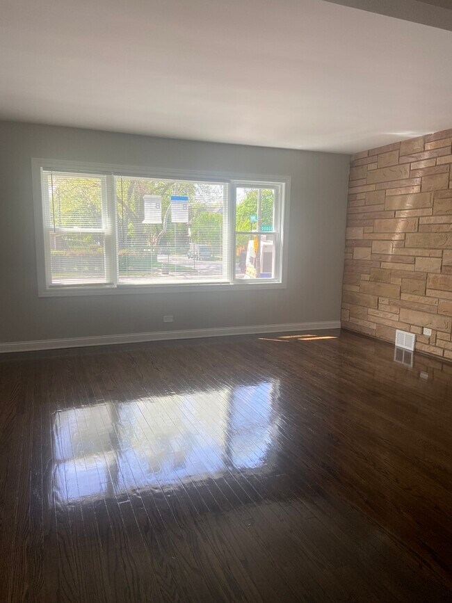 Building Photo - 147 Dodge Ave