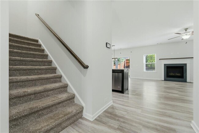 Foto del edificio - 1900 Azure Grove Ct