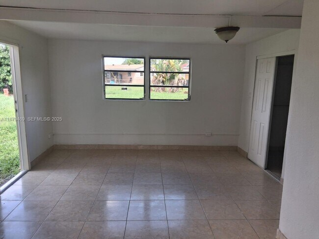 Foto del edificio - 2975 NW 212th St