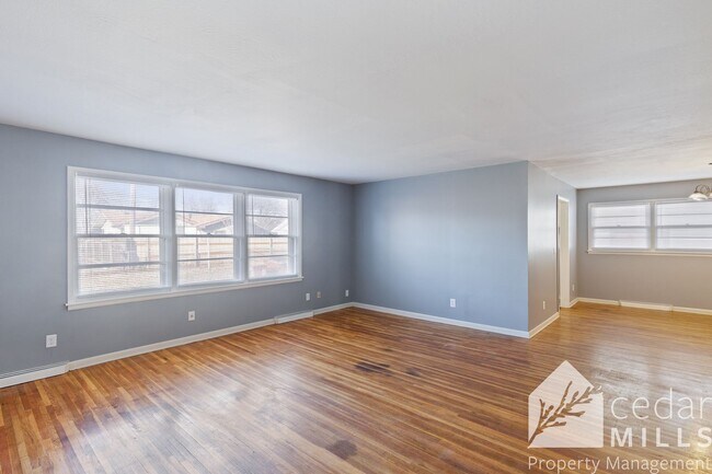 Building Photo - 3 Bed 2 Bath Remodeled Home!