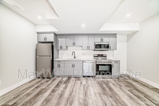 Photo du bâtiment - 12901-1123A 123a St NW
