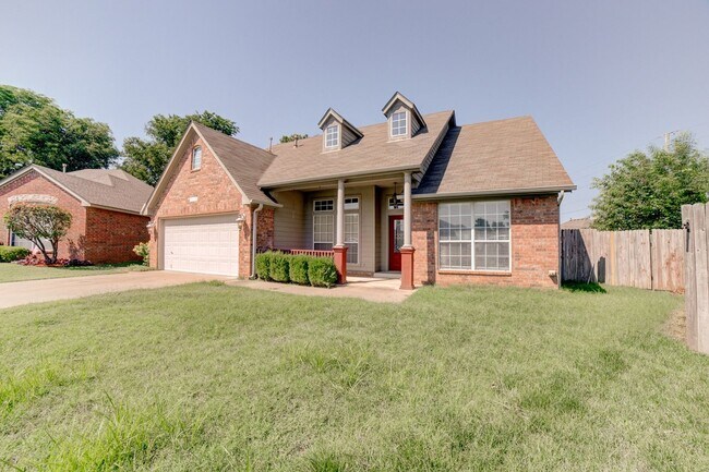 Building Photo - Beautiful 3 Bedroom, 2 Bath Home! Ready So...
