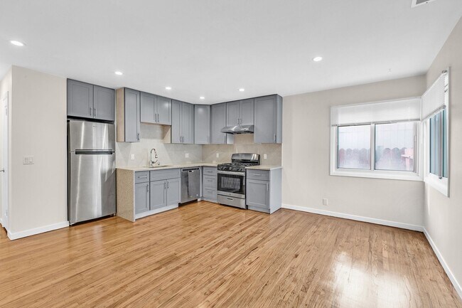 Building Photo - Newly Updated 2/2