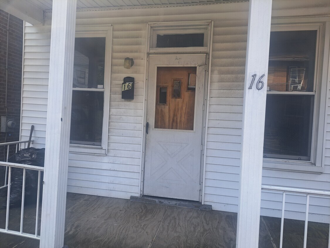 Primary Photo - 16 Cuyler Ave