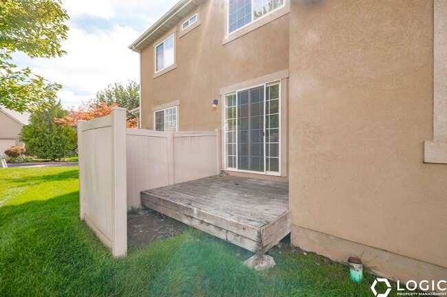 Building Photo - Newly Remodeled Home!