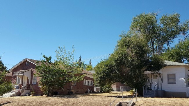 Building Photo - 1120-1122 Buena Vista Ave