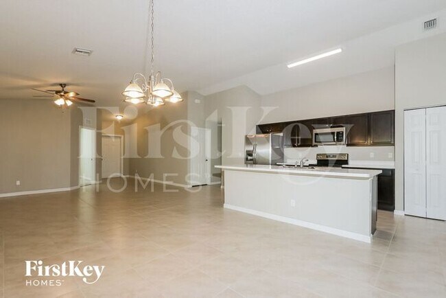 Foto del edificio - 581 SW Undallo Rd