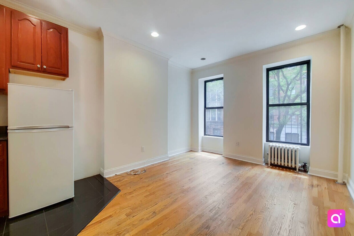 Primary Photo - 211 W 80th St