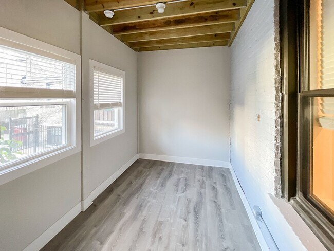 Foto del edificio - 5553 N Magnolia Ave