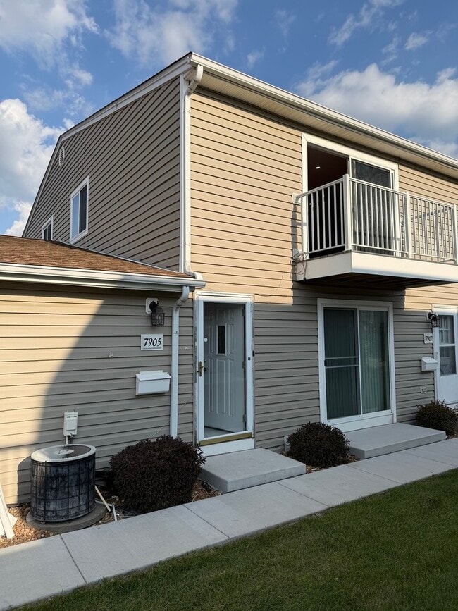 Building Photo - 7905 163rd Pl