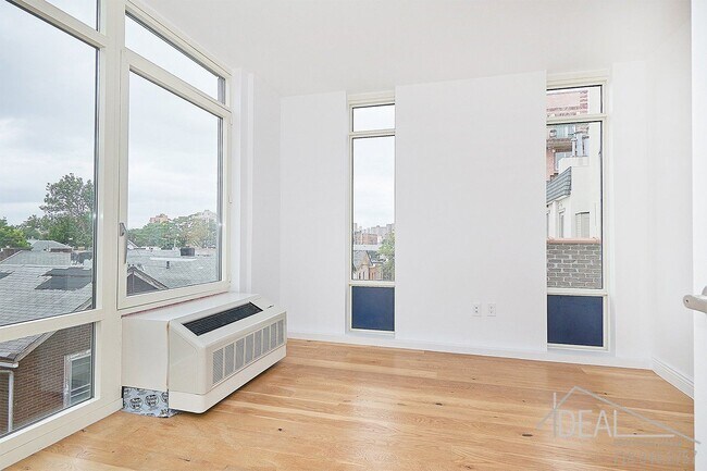 Building Photo - 3435 Guider Ave