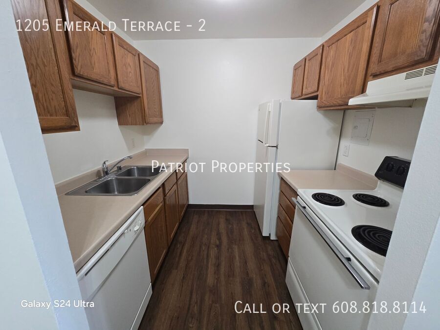 Foto principal - 2 bedroom/ 1 bath apartment in Sun Prairie...