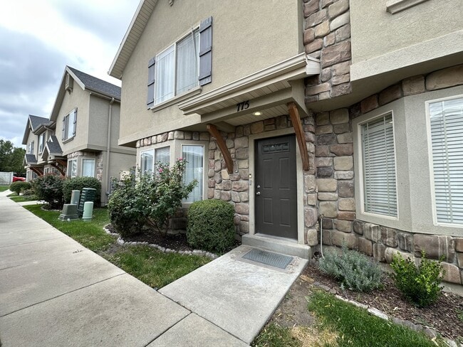 Building Photo - 775 Black Horse Dr