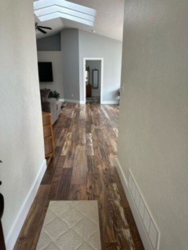 Foto del edificio - Furnished, Short-Mid Term-All-inclusive Tw...