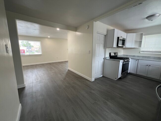 Foto del edificio - 1241 Kennedy Ave