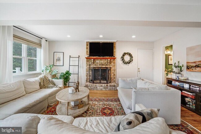 Foto del edificio - 5827 Wessex Ln