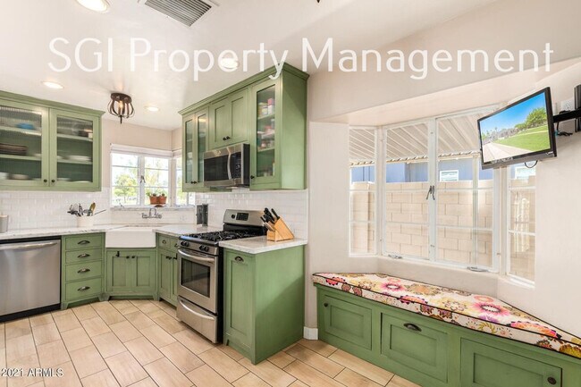 Foto del edificio - 1315 W Holly St