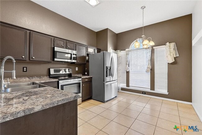 Building Photo - 2505 Armadillo Dr