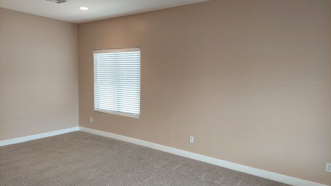Building Photo - GORGEOUS HOME IN AVONDALE!!