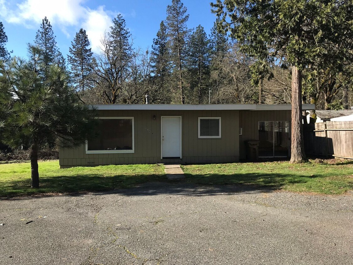 Foto principal - 2802-2802 NW Highland Ave