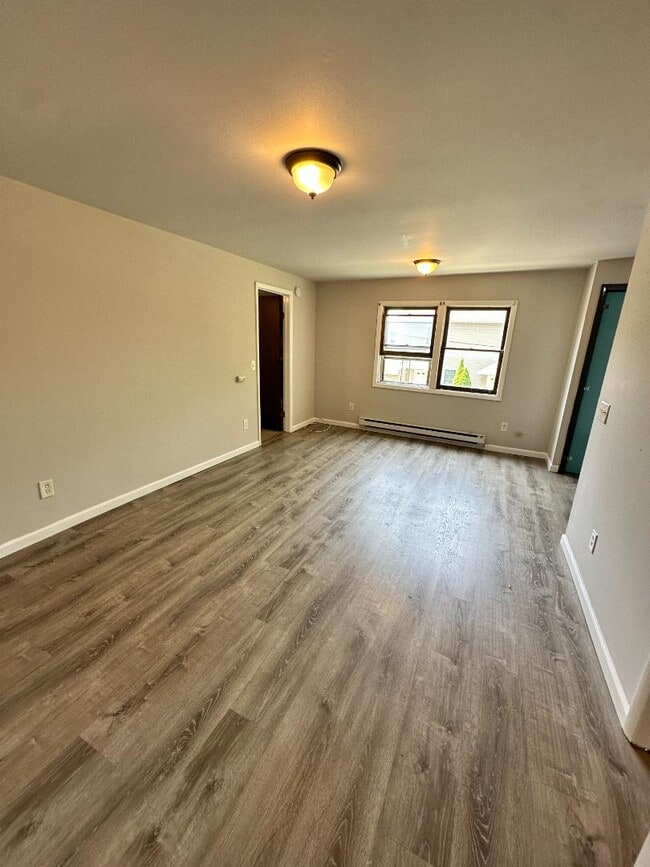 Building Photo - 402 Broadway