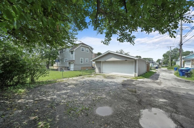Building Photo - 12517 Elm St
