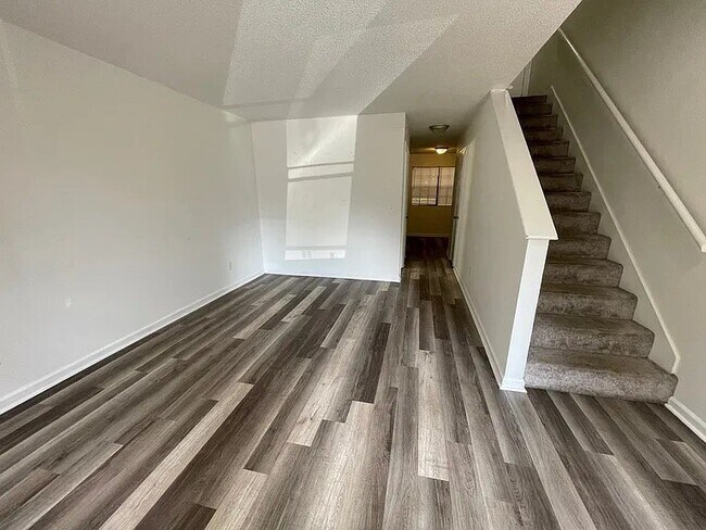 Foto del edificio - 106 Kimeran Ln