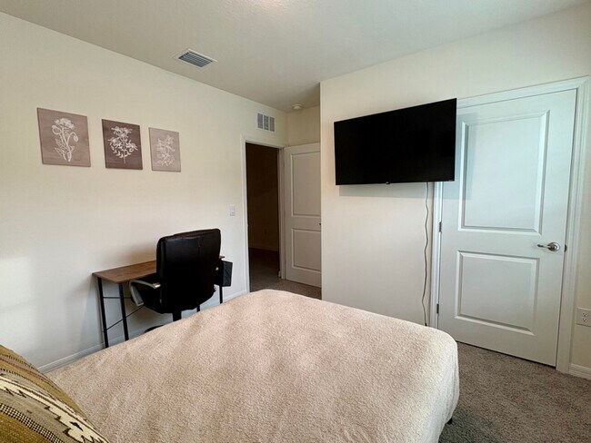 Foto del edificio - 373 Hickory Crse Trl