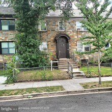 Building Photo - 1617 Holbrook St NE