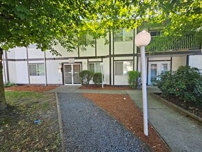 Building Photo - 45669 McIntosh Dr
