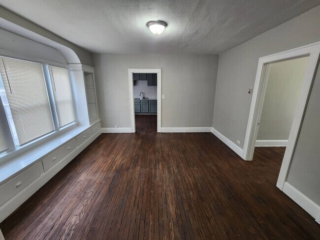 Foto del edificio - 8006 Laumar Ave