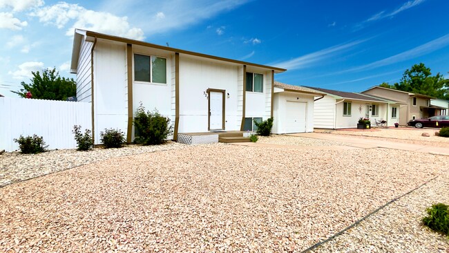 Foto del edificio - Exceptional Family Home in Fountain, CO - ...