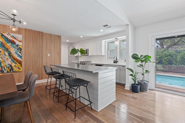 Foto del edificio - 2709 Deeringhill Dr