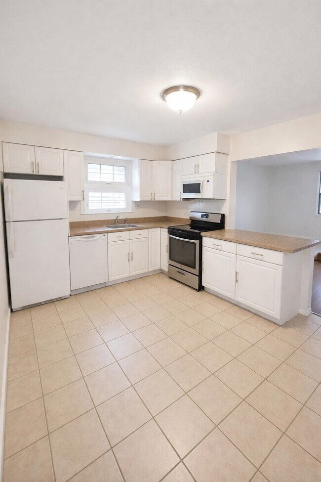 Foto del edificio - 177 W 51st St