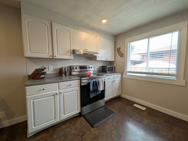 Building Photo - 151 Singleton Dr