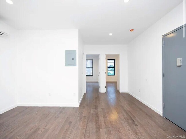 Foto del edificio - 2506 Hughes Ave