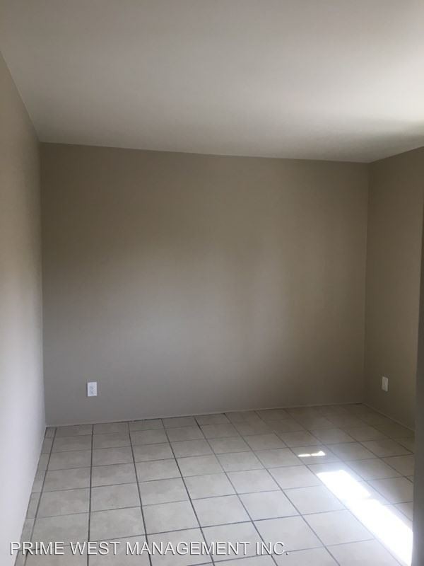 Primary Photo - 9045-9055 Orion Ave