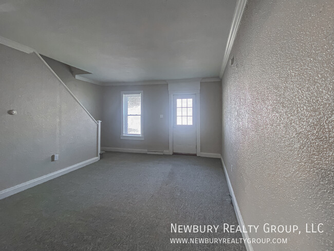 Building Photo - Spacious Two-Bedroom Townhouse