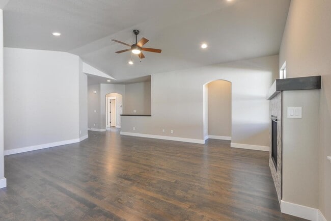 Foto del edificio - Beautiful 3 Bedroom, 2 Bath Ranch in Berthoud!