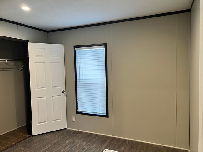 Building Photo - 3519 Loveside Terrace