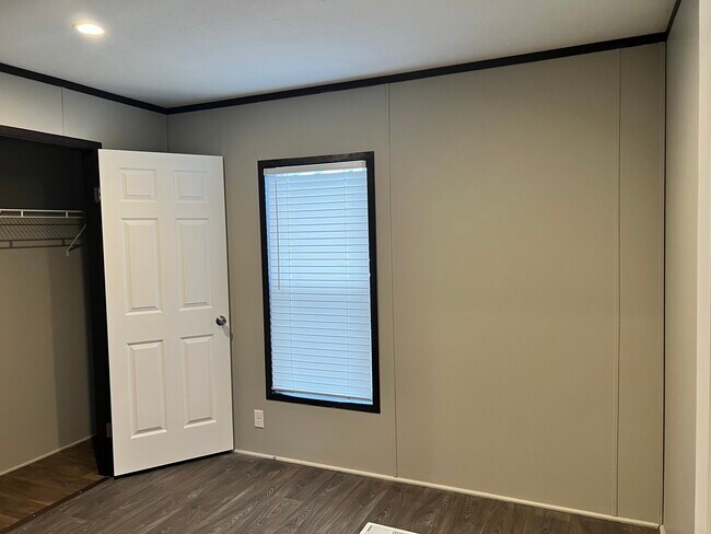 Foto del edificio - 3519 Loveside Terrace