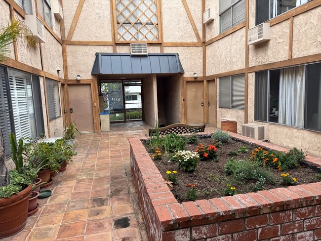 Foto del edificio - 2141 S Bentley Ave