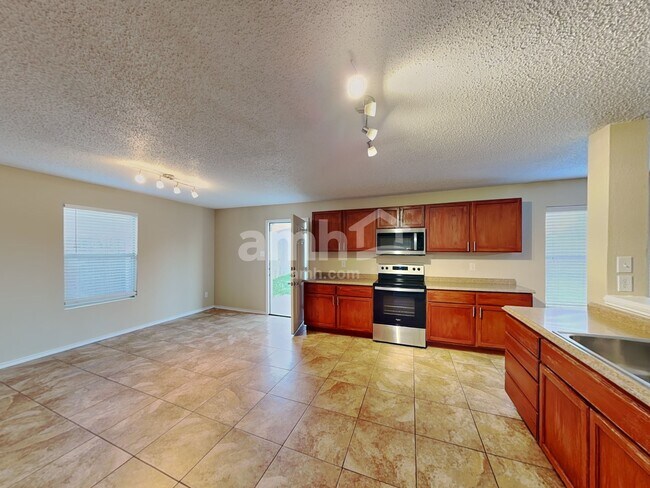 Foto del edificio - 5350 Driftway Dr