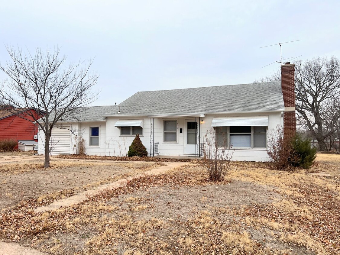 Primary Photo - Charming 3-Bedroom Home in Kingman