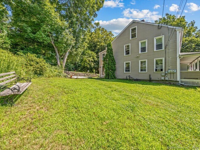 Foto del edificio - 440 Taylor Hill Rd