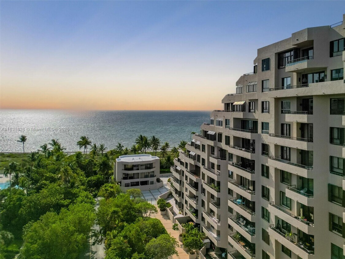 Foto principal - 251 Crandon Blvd