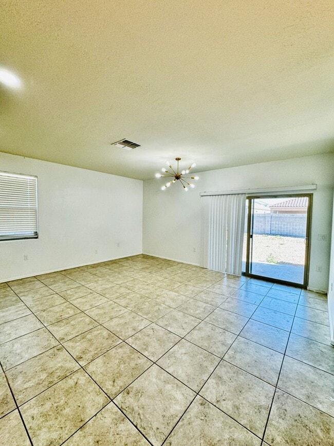 Building Photo - Single Story 3 bedroom 2 bath Magma Ranch